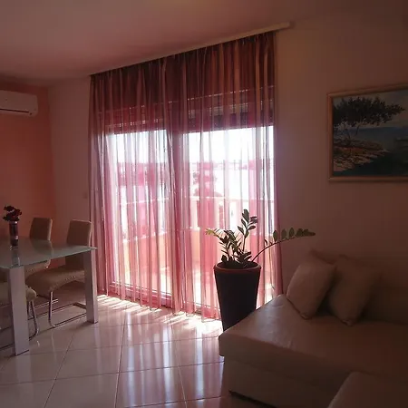 Queen Apartment
