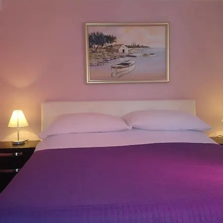 Queen Apartment